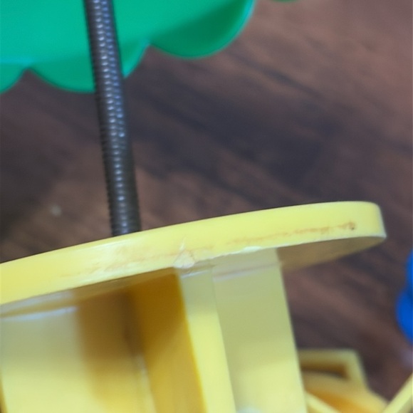 VINTAGE FISHER PRICE PATIO TABLE W/ UMBRELLA, CHAIRS, GRILL & LITTLE PEOPLE FIG. - Picture 7 of 9